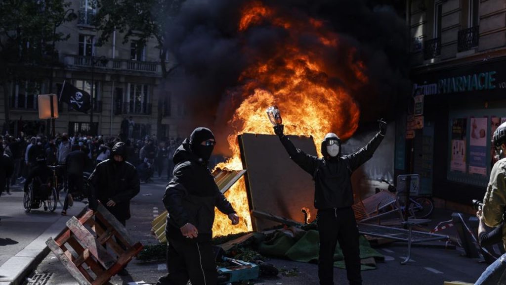 Paris’teki 1 Mayıs kutlamalarında 54 kişi gözaltına alındı