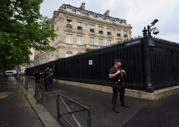 Paris'te Katar Büyükelçiliğine girmek isteyen bir kişi güvenlik görevlisini öldürdü
