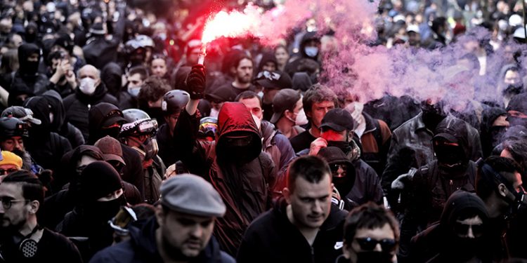 Paris’te olaylı 1 Mayıs kutlaması