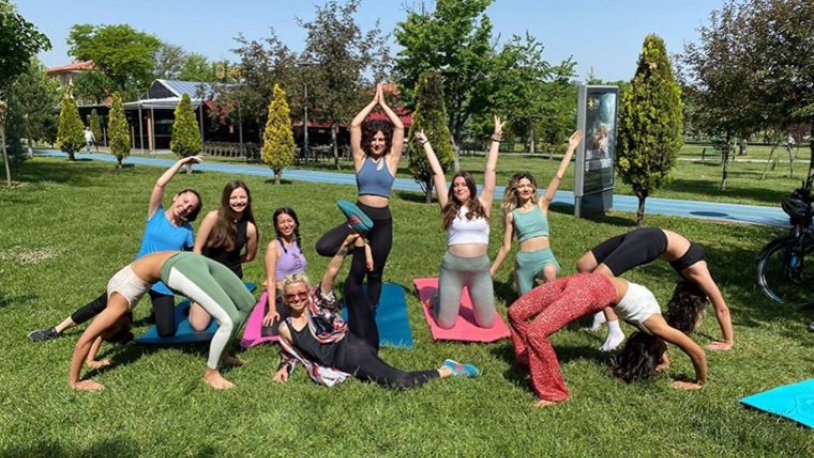 Parkta yoga yapan kadınlar, CİMER'e şikayet edildi: 'Bu da mı yasak oldu?'