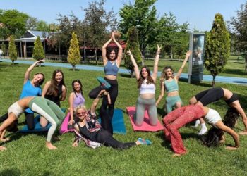 Parkta yoga yapan kadınlar, CİMER'e şikayet edildi: 'Bu da mı yasak oldu?'