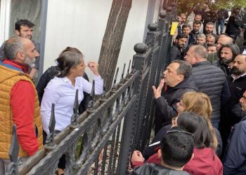Polisin tehdit ettiği Ayşe Acar Başaran: Ana muhalefet olması gereken refleksi gösteremedi