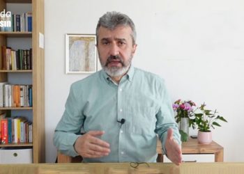 Prof. Dr. Tekineş, o soruya cevap verdi: Diyanetin imamları arkasında namaz kılınır mı?