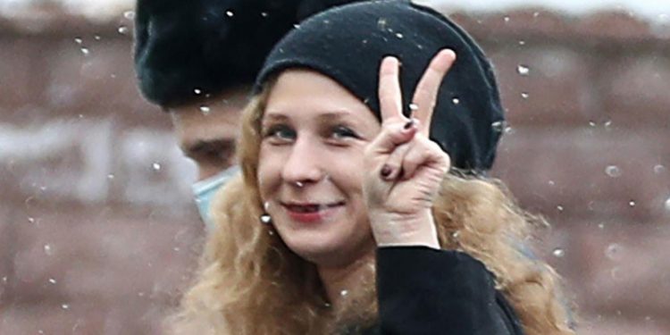 Pussy Riot üyesi Rusya'yı terk etti