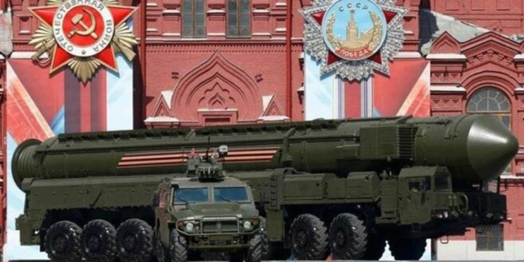 Putin, Batı’ya gözdağı verdi: Nükleer füzeler meydanlara indi