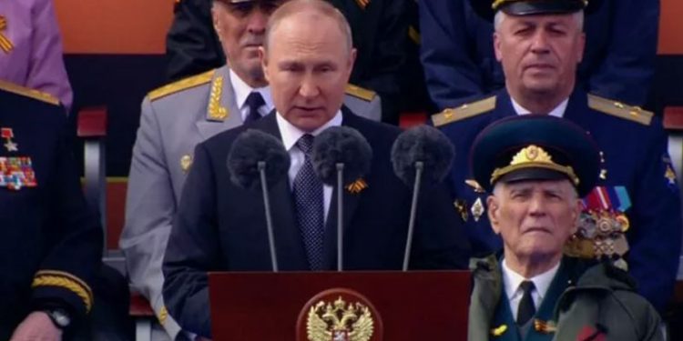 Putin'den 9 Mayıs konuşması: Batı Rusya'yı işgale hazırlanıyordu