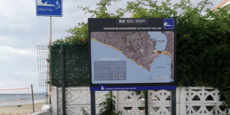 Riskli bölgeler sıralandı: İstanbul'da 17 ilçeye 100 tsunami tabelası