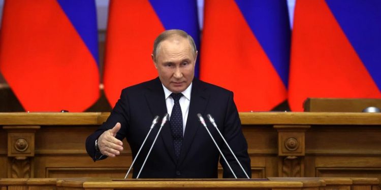 Rusya Devlet Başkanı Putin: Yaptırımlar kapsamlı küresel bir krizi tetikliyor