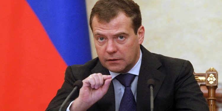 Rusya'nın eski devlet başkanı Medvedev, ABD'nin Ukrayna'ya yardım etmesine tepki gösterdi