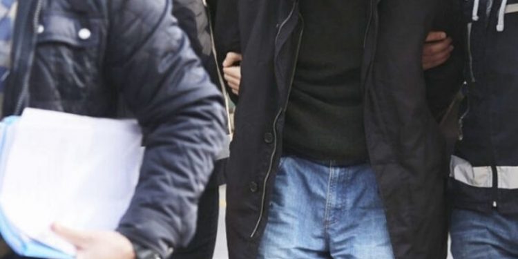 Rüşvet soruşturmasında 5 kişi tutuklandı