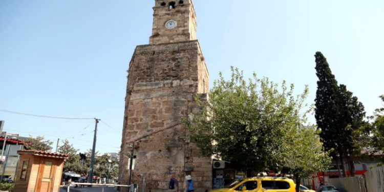 Saat Kulesi'nde betona gömülü tarih çıktı