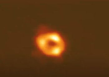 Samanyolu Galaksisi’ndeki dev kara delik fotoğraflandı: Güneş’ten 4 milyon kat daha büyük