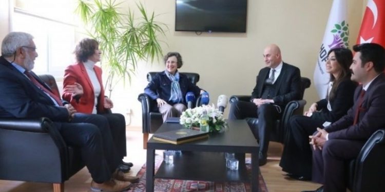 Siyasi partilerden bayram ziyaretleri