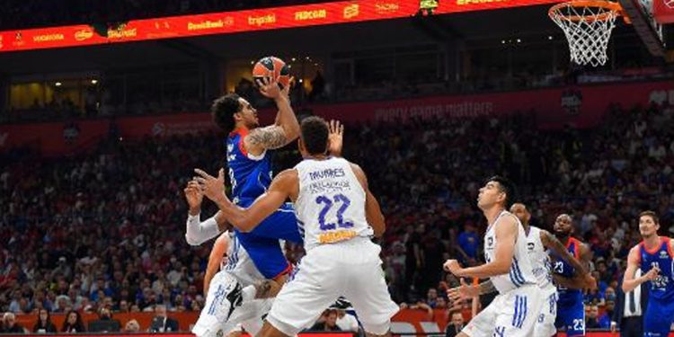Siyasilerden Anadolu Efes'e tebrik mesajları