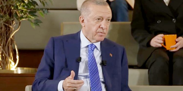 Son anket Erdoğan’ı kızdıracak; muhalefet adayı arayı açıyor