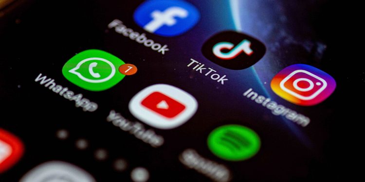 Sosyal medya yasası Meclis’e sunuldu: İktidarın hoşuna gitmeyen haberlere hapis cezası geliyor