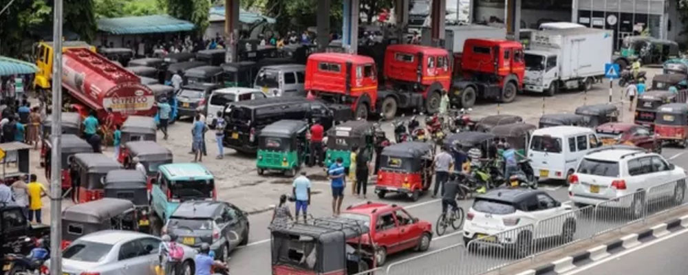 Sri Lanka Başbakanı: Bir günlük benzinimiz kaldı