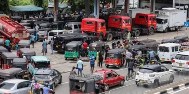 Sri Lanka Başbakanı: Bir günlük benzinimiz kaldı