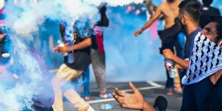 Sri Lanka nasıl borç krizine sürüklendi? Bundan sonra ne olacak?