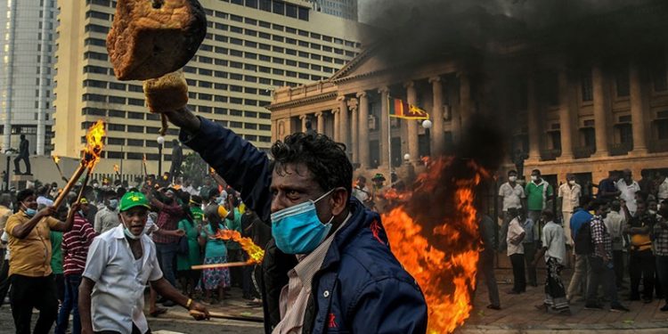 Sri Lanka'da kriz büyük: Halk kıtlıkla karşı karşıya