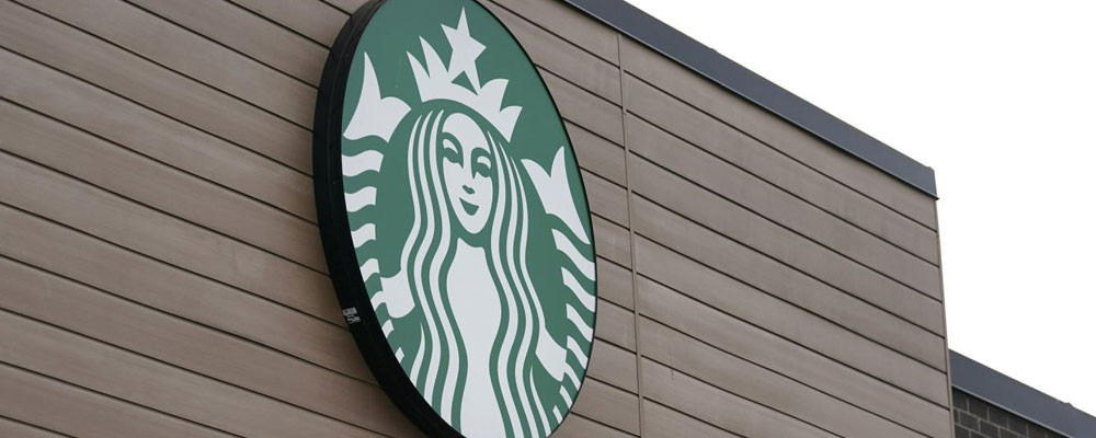 Starbucks, kürtaj ve cinsiyet uyum tedavisi için eyaletten çıkmak zorunda kalan çalışanlarının masraflarını ödeyecek