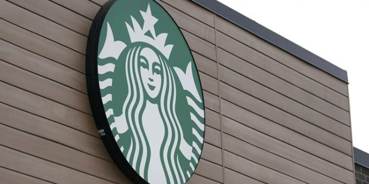 Starbucks, kürtaj ve cinsiyet uyum tedavisi için eyaletten çıkmak zorunda kalan çalışanlarının masraflarını ödeyecek