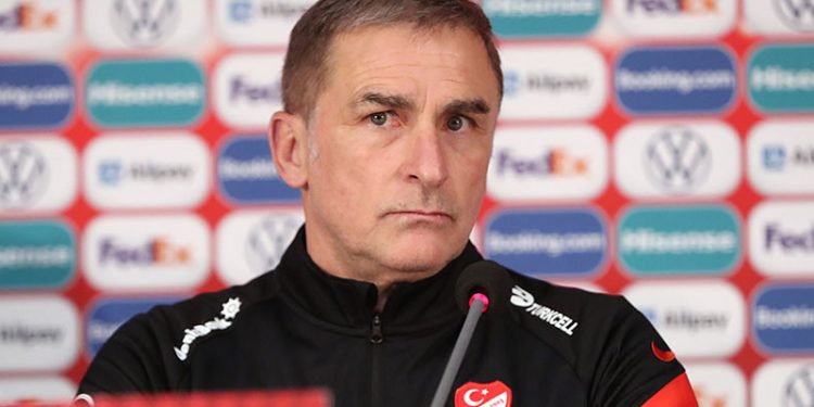 Stefan Kuntz'dan Mert Hakan sorusuna yanıt: Orta sahada çok fazla oyuncum var
