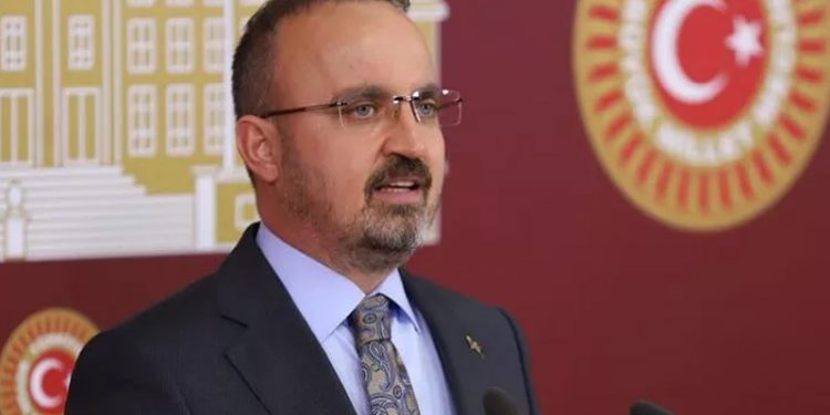 Sözcü yazarı Muratoğlu'ndan AKP'li Turan'a: Çıksa bir baksa sokağa, karnını doyuramayıp Çanakkale Köprüsü'nü kemirmeye hazır milyonlar görecek