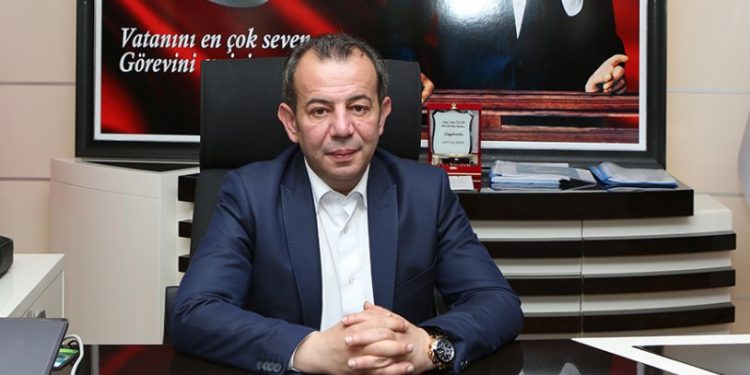 Sığınmacılara yönelik astırdığı 'Artık istenmiyorsunuz' afişleri kaldırılmıştı: Tanju Özcan'dan açıklama