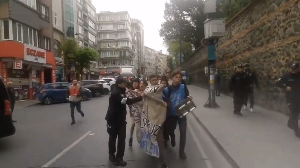 Taksim Meydanı’na yürümek isteyen 5 üniversite öğrencisi gözaltına alındı