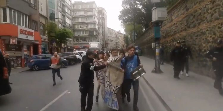 Taksim Meydanı’na yürümek isteyen 5 üniversite öğrencisi gözaltına alındı