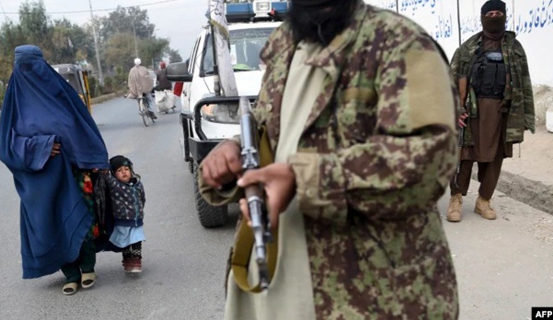 Taliban'ın son talimatı: Kadınlar baştan aşağı örtünecek, önemli işleri yoksa evde oturmaları daha uygun