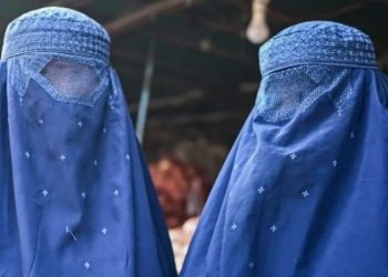 Taliban, kadın TV sunucularına peçe zorunluluğu getirdi