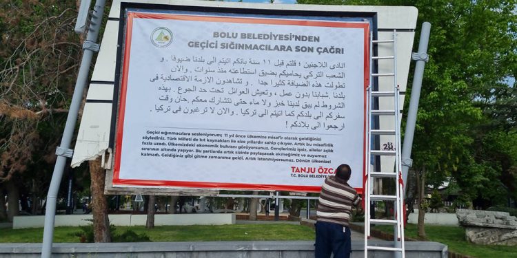 Tanju Özcan bilboardlara afiş astırdı, mültecileri hedef aldı: Evinize dönün!