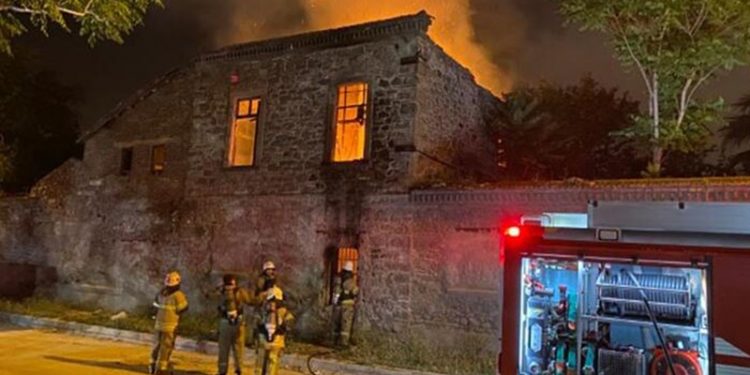 Tarihi binada 1 yıl sonra tekrar yangın çıktı