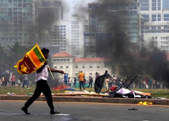 Tarihinin en derin ekonomik krizini yaşayan Sri Lanka'da iktidar milletvekili öldürüldü, başbakan istifa etti