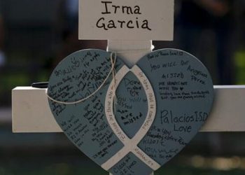 Teksas'taki okul saldırısında öldürülen öğretmenin eşi kalp krizi geçirerek hayatını kaybetti