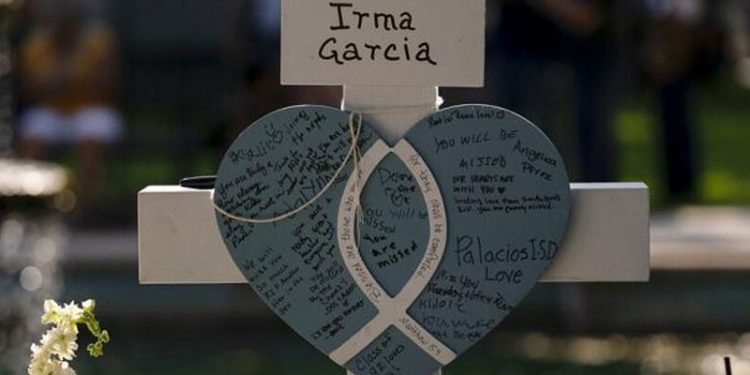 Teksas'taki okul saldırısında öldürülen öğretmenin eşi kalp krizi geçirerek hayatını kaybetti