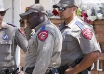 Texas polisi: Saldırgan ilkokula girdiğinde, kapıda güvenlik görevlisi yoktu