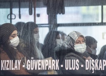 Toplu taşıma araçlarında yeni dönem: İsteyen maskeyi çıkarabilecek