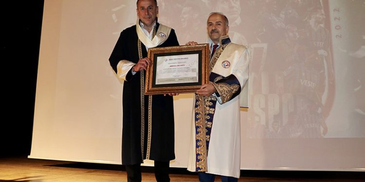 Trabzon Üniversitesi, Abdullah Avcı'ya fahri doktora unvanı verdi