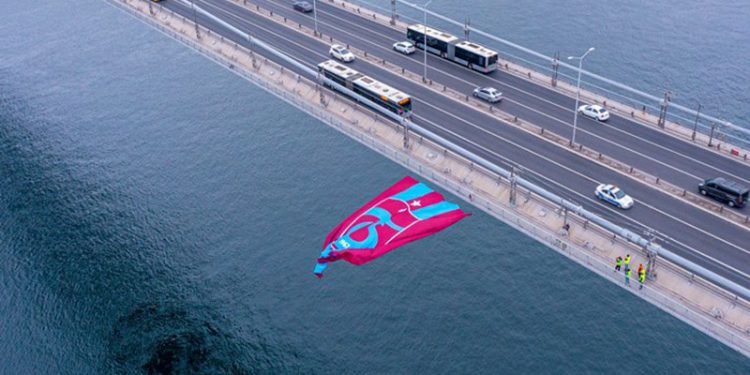 Trabzonspor, boğazdaki bayrağını parçalara bölerek satışa çıkardı