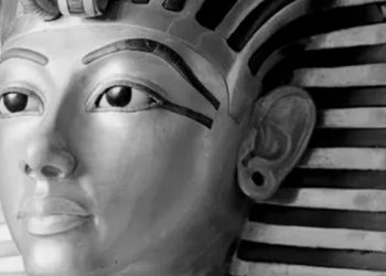 Tutankamon'un mezarının bulunmasından 100 yıl sonra keşfin gizli kahramanlarına ışık tutuluyor