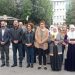 Tutuklu yakınları Diyarbakır Adliyesi önünde