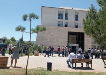TÜGVA protestosu yapan öğrenciler darbedilerek gözaltına alındı
