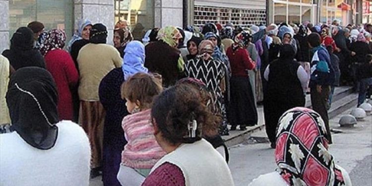 TÜİK: Geniş ailelerin yüzde 27,2'si yoksulluk sınırının altında yaşıyor