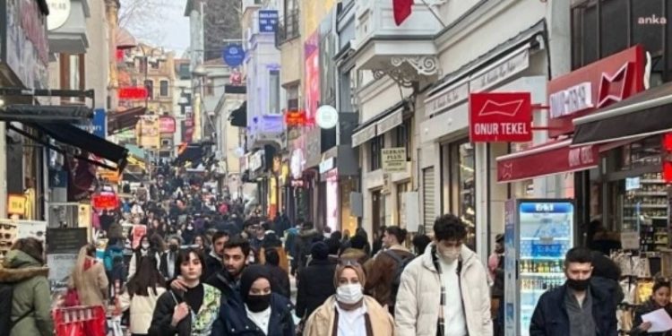 TÜİK: Türkiye'de geniş ailelerin yüzde 27,2'si yoksulluk sınırında