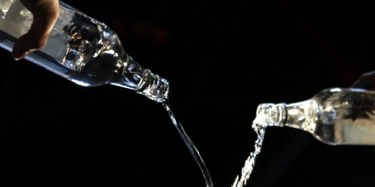Türkiye'de alkol tüketimi: Rakı ve şaraptan vazgeçen tüketici, biraya, votkaya kayıyor