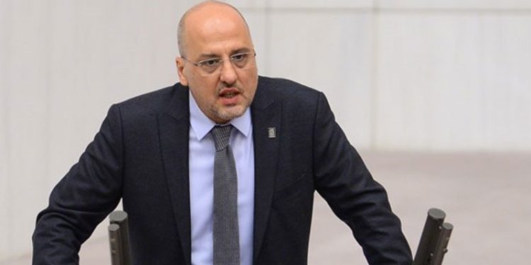 TİP'li Ahmet Şık: Kılıçdaroğlu'nın Alevi olmasının Türkiye toplumu ve siyaseti için bir mesele olduğunu kavrayarak hareket etmek gerekiyor