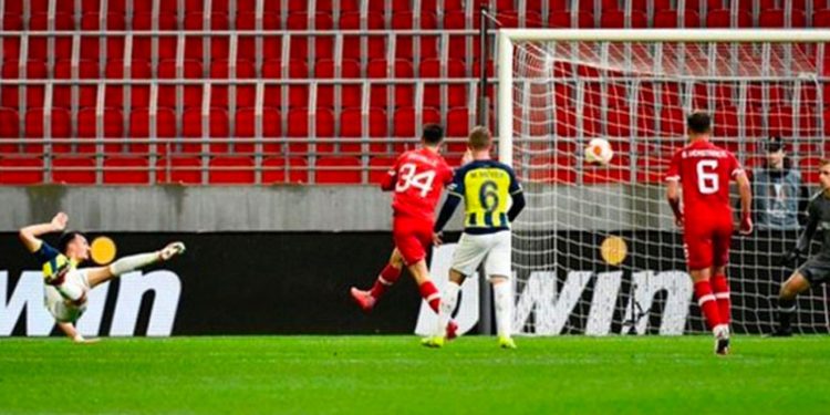 UEFA Avrupa Ligi'nde yılın golü Mergim Berisha'dan!